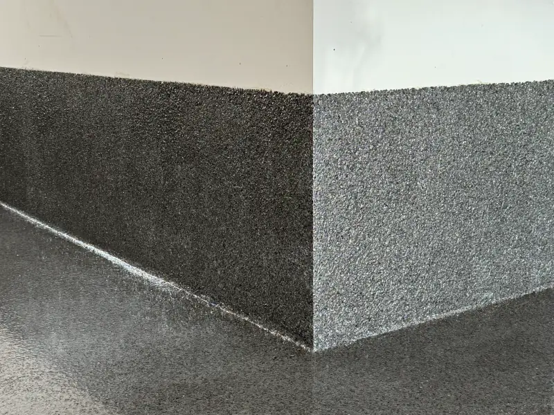 Close-up of the flake finish at the corner of a pillar